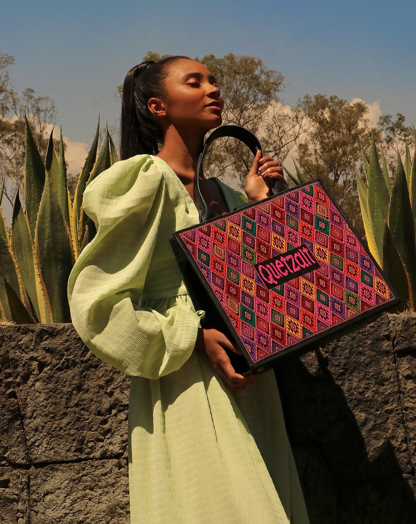 Bolso Tote Book artesanal Pepen (Mariposa en Tzotzil)