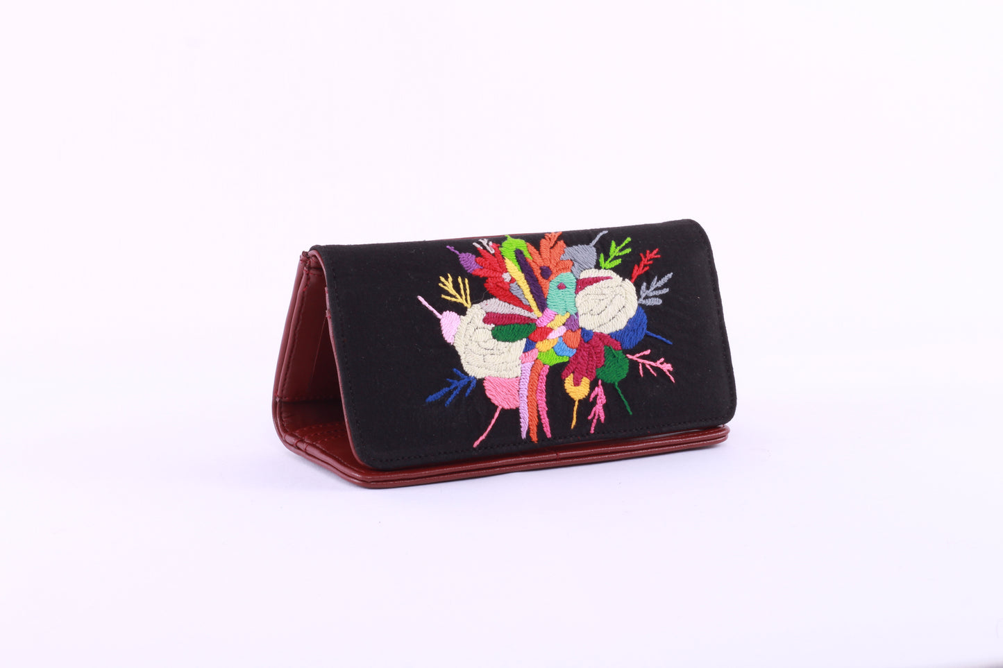 Cartera Artesanal Bordada Gatü piel de Nopal